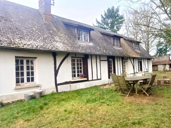 Maison de 7 pièces de 120 m² à Mesnils-sur-Iton 