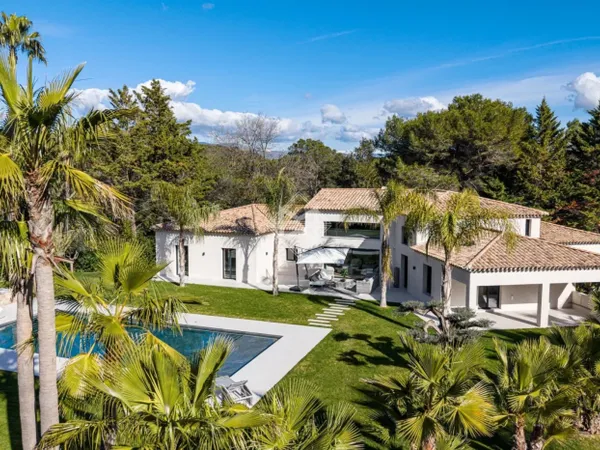Mougins - Villa contemporaine au sein d'un domaine privé d'excep 