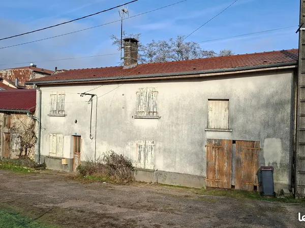 Maison individuelle à rénover - calme absolu - terrain en face 