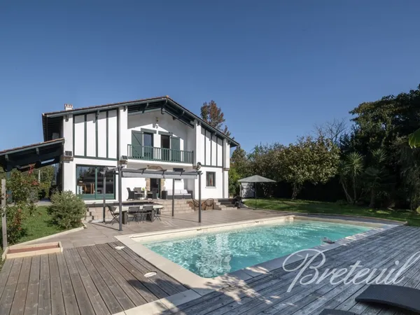 Maison Vente Urrugne 7p 226m² 1190000€