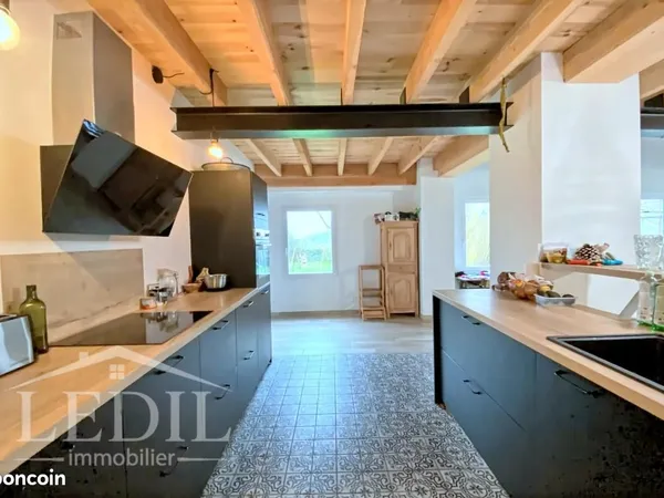 Maison 4 pièces 224 m² 