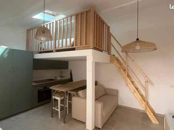 Location maison rénovée en fond de cour 22m2 avec une mezzanine de 6m2+ terrasse 16m2 
