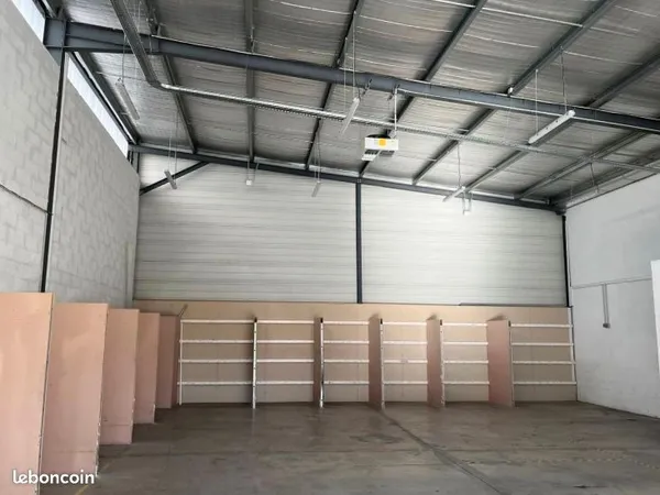 Entrepôt 212 m² ST MARTIN LE VINOUX 