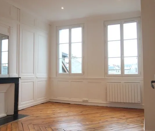 Quartier Nouvelle Prefecture T2 de 45 m2 rénové cheminées marbre et parquets 