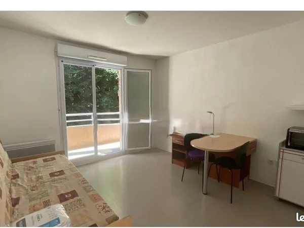 Loue studio meublé 