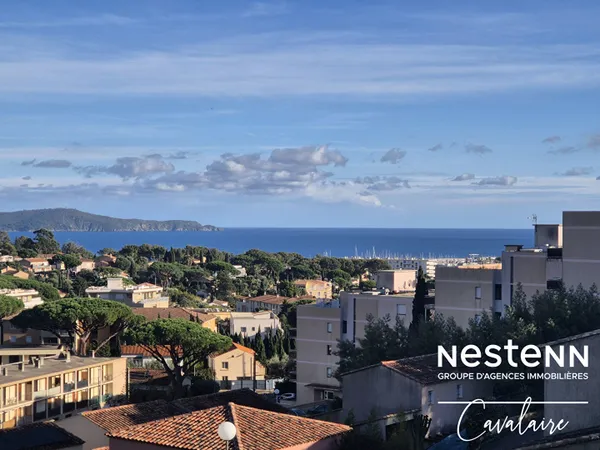 VUE MER - Appartement rénové dernier étage en excellent état avec terrasse, stationnement et 