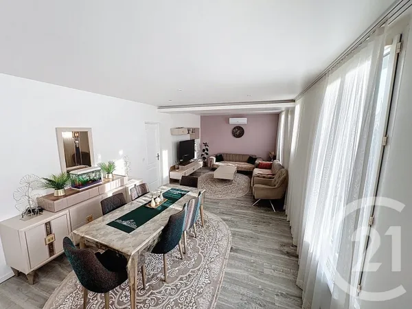 Maison 9 pièces 221 m² 
