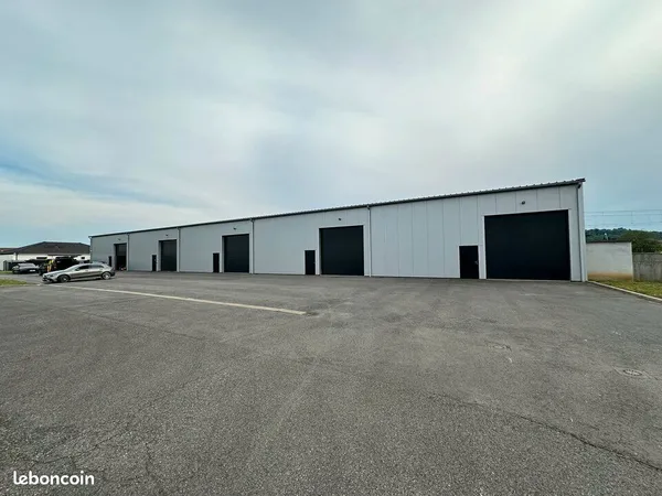 Local d'activité 240 m² 