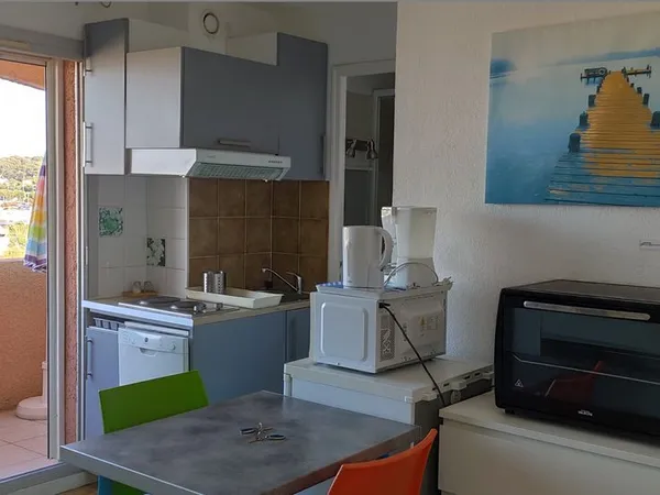 STUDIO meublé, équipé, petite chambre, clim, pisc, park 