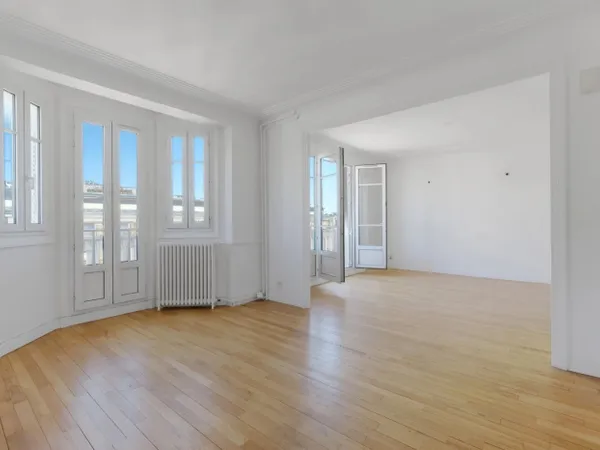 PARIS XVI - BEAU 5 PIÈCES DE 133 M2 - PARKING - QUARTIER AUTEUIL 