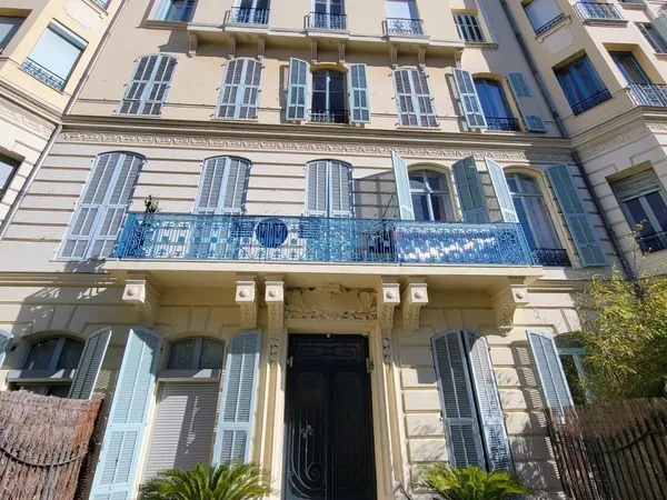 Studio 1 pièce 20 m² 