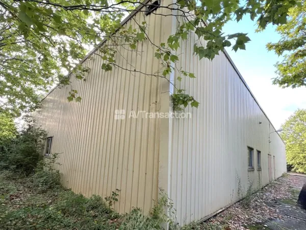 A vendre , Orgeval ( 78630 )  entrepots 2815 m2