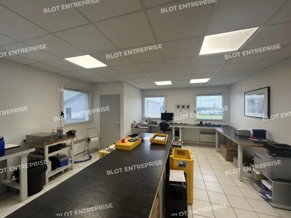 À LOUER - BUREAUX 98 m² - COUËRON 
