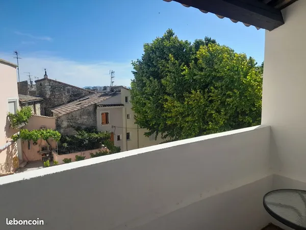 T1 meublé idéal étudiant(e), travailleur ou jeune couple 25 m2 avec balcon et cave rénové 