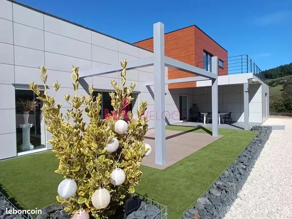 Propriété 6 pièces 176 m² 