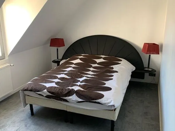Belle chambre meublée avec lit double, quartier Espace Anjou et Leroy Merlin à Angers 