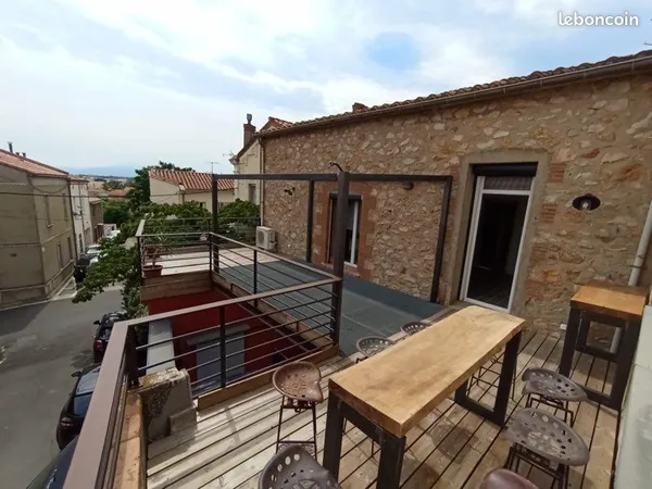Maison avec grand garage et terrasse 