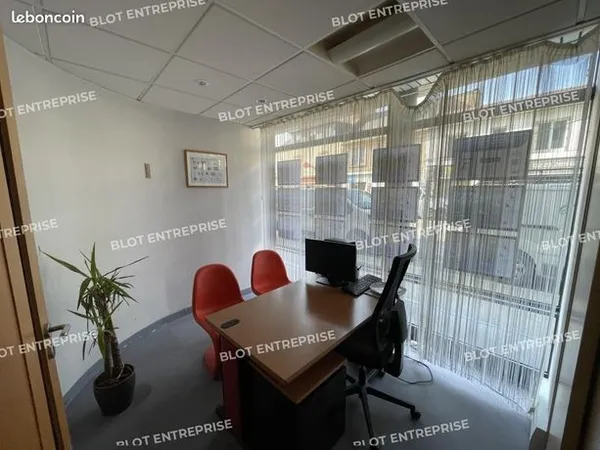 Bureaux 170 m² 