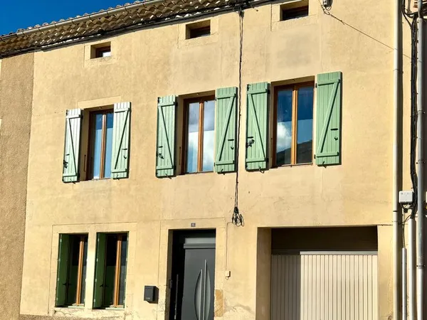 Maison de village 115 m2 avec 4 Chambres + Terrasse 55 m2 + Garage - Toutes commodités à pied 
