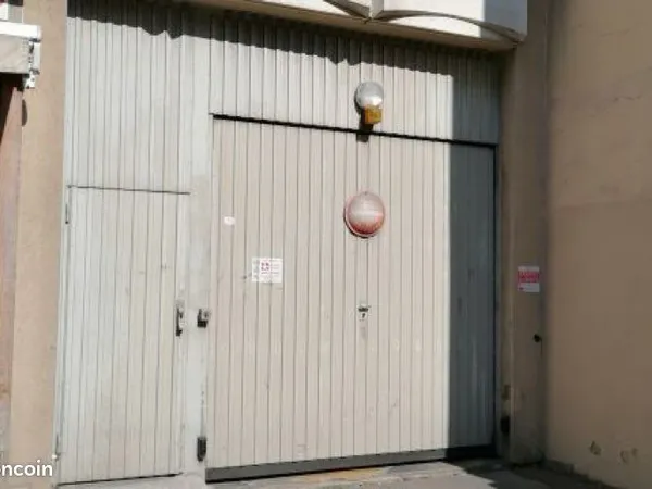 Location parking box fermé - rue de Lourmel - métro Dupleix (Paris 15e) 