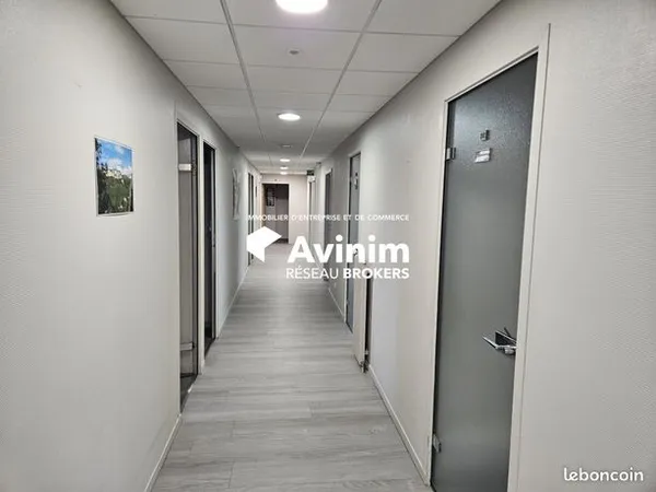 Bureau 100 m² 