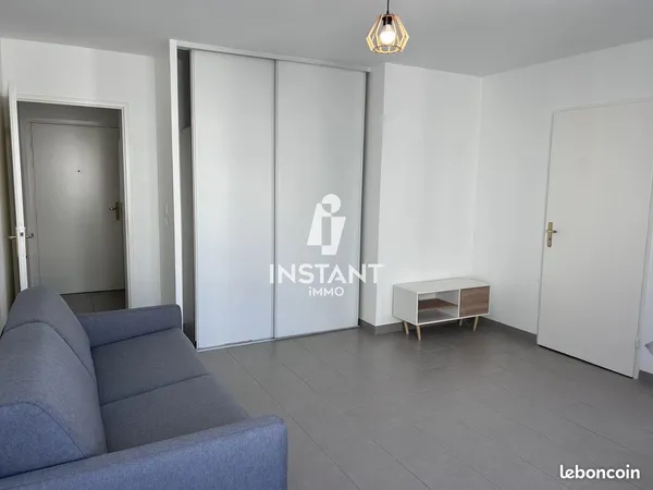 Studio 1 pièce 28 m² 