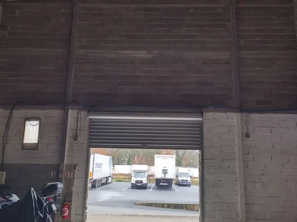 Local 100M2 