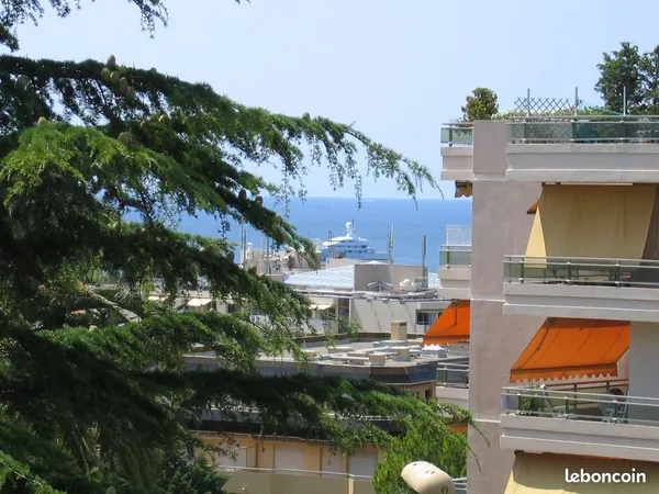 Studio lumineux de 27m² avec vue mer - Résidence avec piscine à Juan-les-Pins 