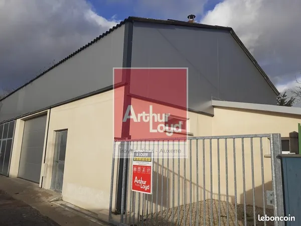 Local d'activité 106 m² 