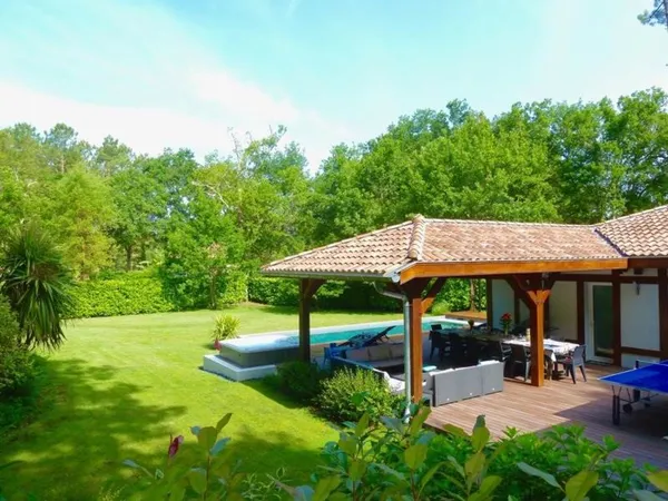 Contemporaine de 8 pièces principales 