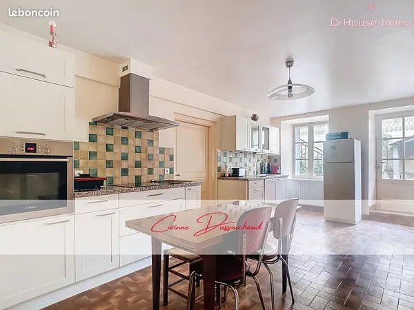 Maison 10 pièces 239 m² 