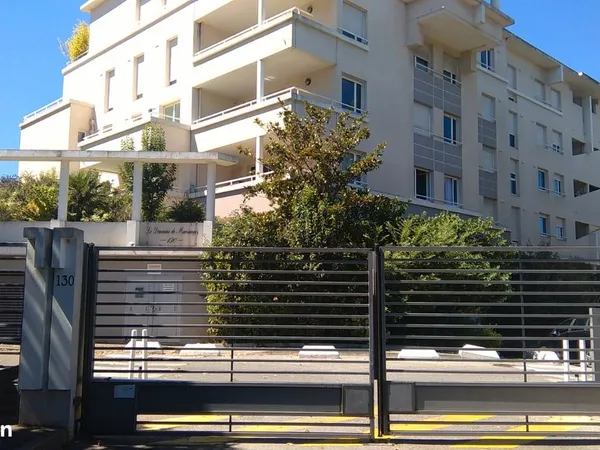 Loue t2 récent avec garage 