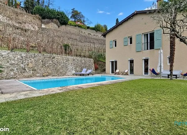 Maison 8 pièces 226 m² 