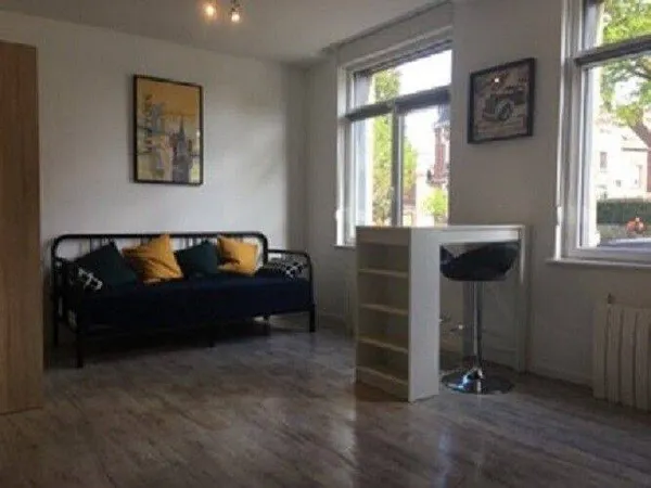 Studio 1 pièce 27 m² 