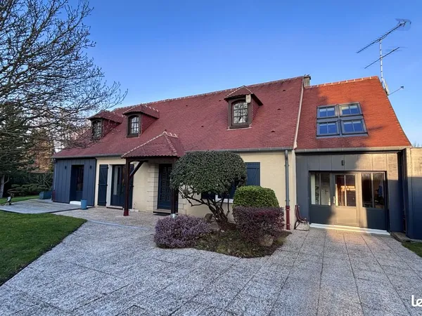 Propriété 7 pièces 173 m² 