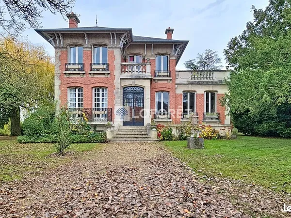 Maison 7 pièces 210 m² 