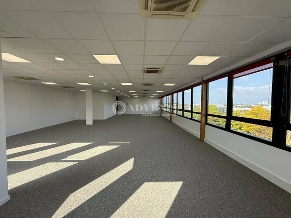 Bureau 305 m² 