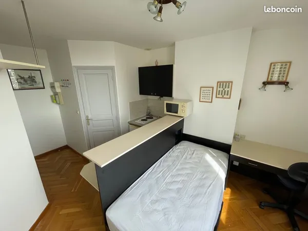 Studio 1 pièce 13 m² 