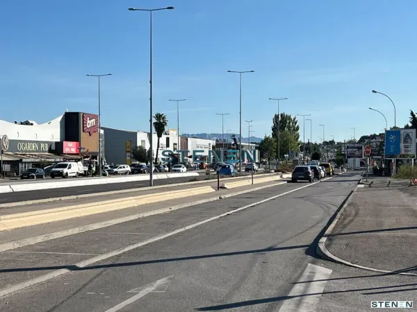 LOCATION LOCAL COMMERCIAL 338 m2 CABRIES - PLAN DE CAMPAGNE 