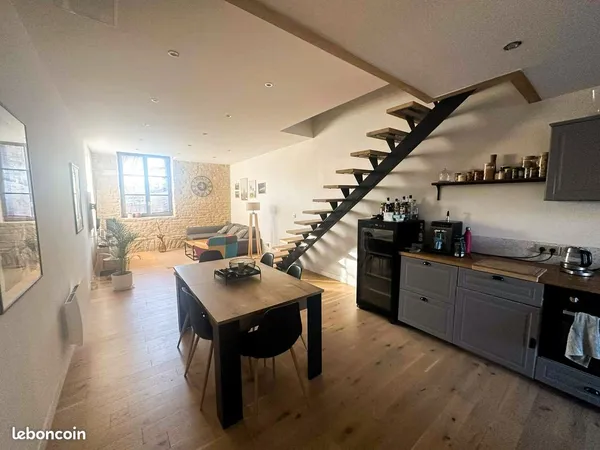 Découvrez ce superbe appartement duplex au coeur de Liergues 