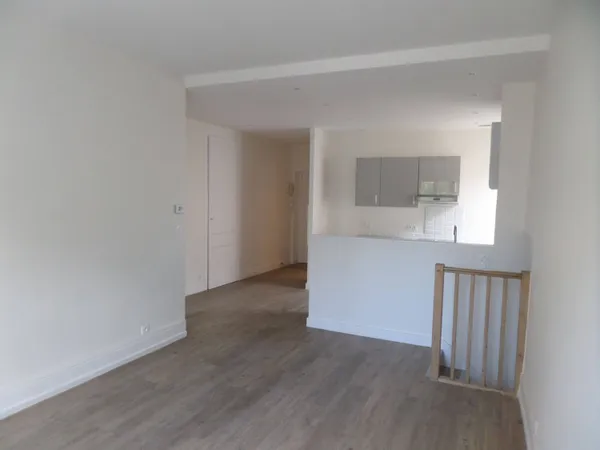 Joli et atypique T4 de 81m² en plein centre d'Ecully 
