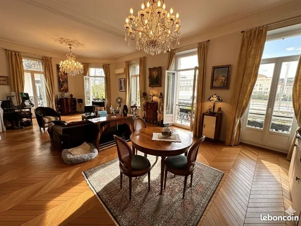 Appartement 4 pièces 151 m² 
