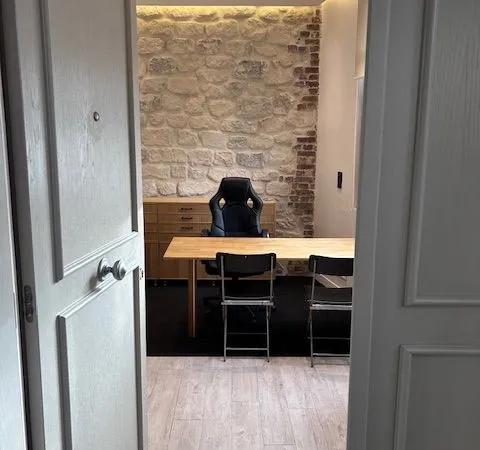 Bureau ou cabinet prof. Libérale de 28 m2 avec pierres apparentes 