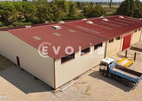 Local commercial 930 m² 