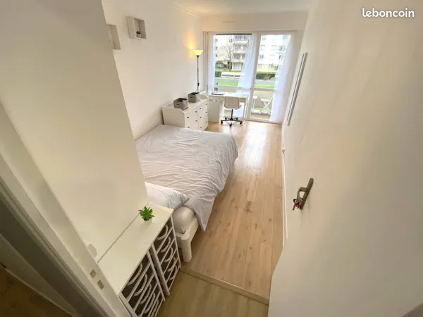 Colocation lumineuse avec balcon privatif, plus qu'à poser vos valises 