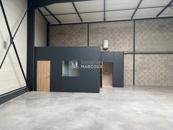 Entrepôt 187 m² 