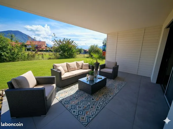 Grand 3 pieces en rez de chaussée avec belle terrasse sans vis a vis 
