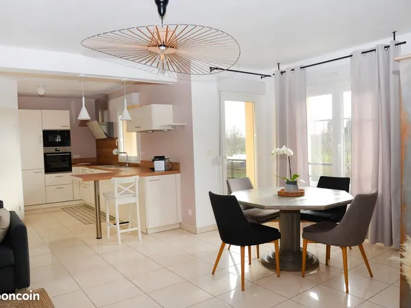 Appartement F2 bis meublé balcon + 2 places de parking 