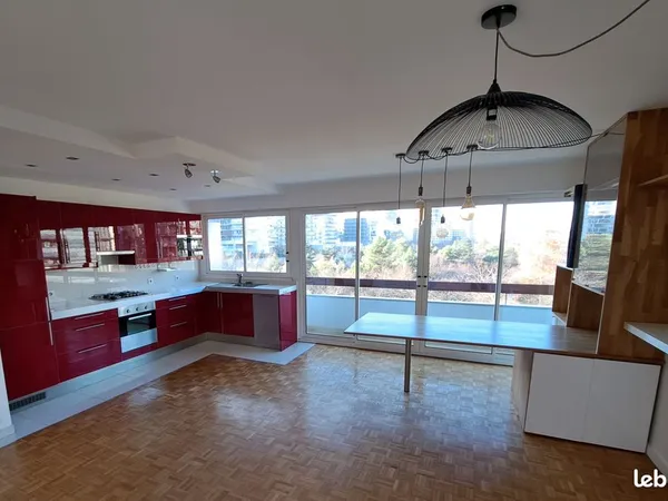 Batignolles T3 avec parking, 72m², vue dégagée, rénové, cuisine équipée 