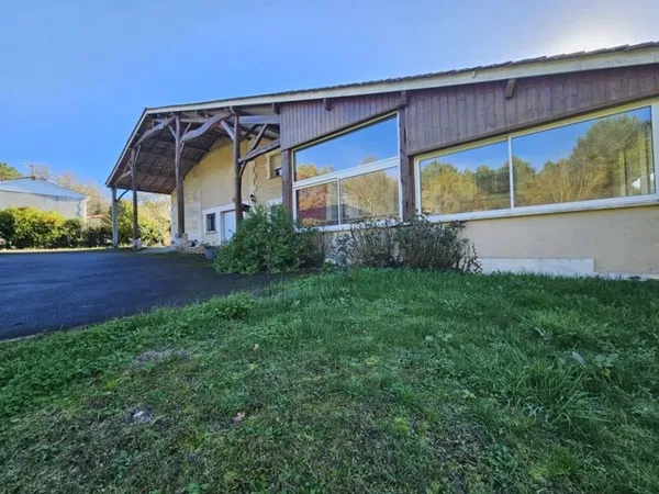 Maison en pierre de 5 pièces principales 